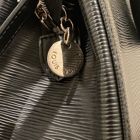 Louis Vuitton LV BREA GM EPI LEATHER HANDBAG - Picture 6 of 11